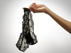 Underwear Berbahan Lace Dilarang di 3 Negara, Ini Risikonya Bagi Kesehatan