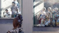 Tak hanya di Indonesia, orang utan masih dipelihara di kebun binatang di seluruh dunia. Seperti orang utan Sumatera yang ada di Kebun Binatang Moskow ini. (Getty Images)