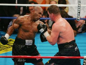 Menanti Melihat Gaya Bertarung Cilukba Mike Tyson Lagi