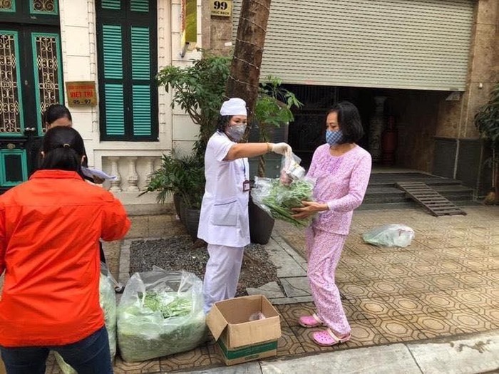Pemerintah Vietnam Bagi Makanan Gratis