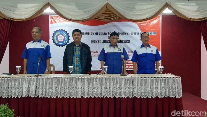 Federasi Serikat Pekerja Rokok Tembakau Makanan Minuman (FSPRTMM) Jateng  tolak Omnibus Law