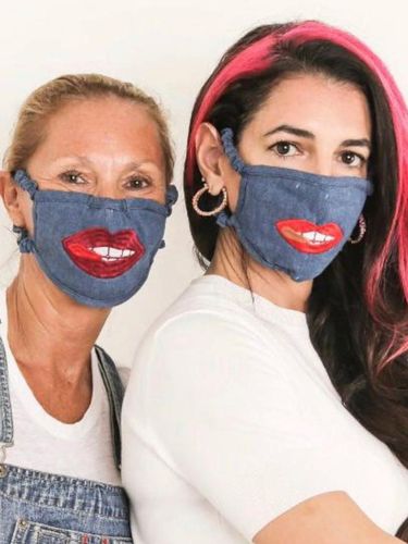 Adik Ipar George Clooney Dikritik karena Jual Masker Seharga Rp 400 Ribuan