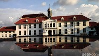 Penutupan sementara Gubernur DKI Jakarta, Anies Baswedan mengintensifkan upaya penyebaran virus corona COVID-19 dengan menutup puluhan tempat wisata Jakarta salah satunya Kota Tua Jakarta.