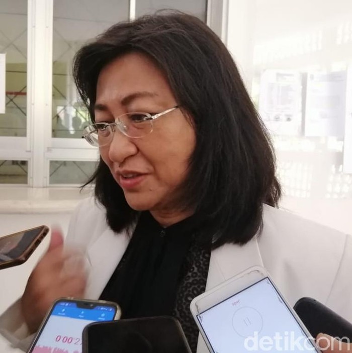 Ketua ITD Unair Surabaya, Prof dr Maria Lucia Inge Lusida