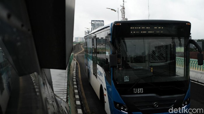 Bus Transjakarta Koridor 13