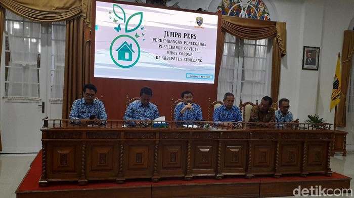 Bupati Sumedang Dony Ahmad Munir