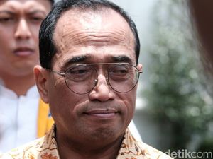 Menhub Curhat Susahnya Atur Protokol Kesehatan di Transportasi Umum