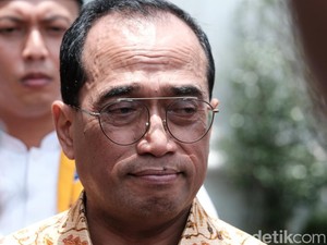 Menhub Curhat Susahnya Atur Protokol Kesehatan di Transportasi Umum
