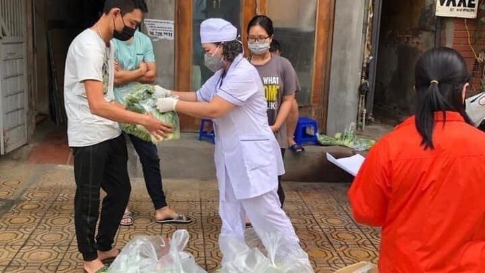 Pemerintah Vietnam Bagi Makanan Gratis