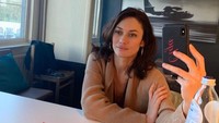 Hal tersebut membuat netizen dan penggemarnya menyampaikan dukungan untuk kesembuhan Olga Kurylenko melalui kolom komentar. Namun, tak sedikit juga netizen yang salah fokus dengan momen kuliner Olga. Foto: Instaram @olgakurylenkoofficial