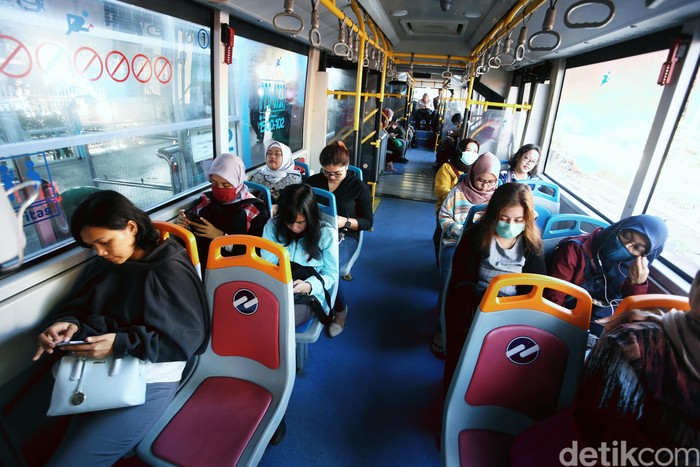 Pelayanan Busway di Terminal Pinang Ranti Kembali Normal PelayananΒ bus TransJakartaΒ reguler di Terminal Pinang Ranti, Jakarta Timur, Selasa (17/3/2020), kembali normal. Setelah sebelumnya sempat terjadi penumpukan penumpang karena pengurangan jam layanan akibat Pandemi Corona.