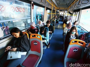 Angkutan Umum Dibatasi Angkut Penumpang 50% Selama PSBB Transisi DKI