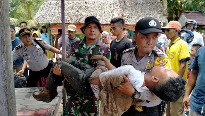 Kahar Muzakar ditemukan dengan tangan terikat di sungai Aceh.