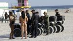 Ya Ampun! Ada Imbauan Social Distancing, Pantai Miami Masih Ramai Traveler