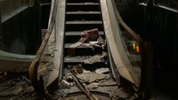 Tak cuma hobi fotografi, Lawless juga membukukan potret dari 20 mal hantu. Buku itu ia beri judul Abandoned Malls of America (Mal Amerika Terbengkalai). (Foto: Owings Mills Mall di Owings Mills, Maryland oleh Seph Lawless/CNN)