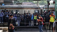 KRL masih menjadi salah satu transportasi publik yang banyak digunakan oleh masyarakat.