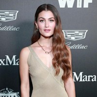 Rachel mengungkapkan kalau dia mengalami sejumlah gejala. Mulai dari sakit tenggorokan dan sakit kepala di hari pertama hingga demam, pegal dan sakit pada paru-paru. Foto: Getty Images