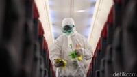 Maraknya virus corona membuat pelayanan penerbangan turut mencegah penyebaran virus tersebut.