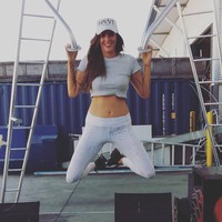 Ibu anak satu ini terus bekerja terus-menerus sebagai penari telanjang, tetapi selalu dihantui dengan ketakutan dan kerahasiaan atas pekerjaannya itu. Ia pun takut dengan asumsi orang lain yang menyebutkan bahwa penari striptis berarti memberikan layanan seksual. Foto: Instagram