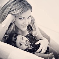 Model asal Australia ini beralih ke tarian eksotis untuk menambah penghasilannya dan memastikan dirinya mampu menghidupi putrinya. Setelah belasan tahun bergelut sebagai penari striptis, tahun lalu Mercedes memutuskan untuk keluar dari kariernya. Foto: Instagram