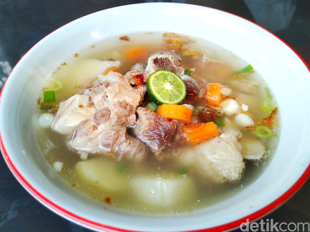 Resep Sop Iga Berkuah Bening dengan Daging Empuk