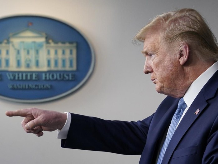Presiden Amerika Serikat (AS) Donald Trump memprediksi kasus corona di AS akan berakhir pada bulan Juli. Kok bisa?