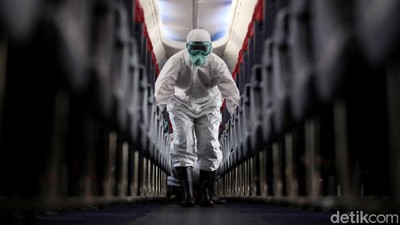 Ketika Pesawat juga Mandi Disinfektan