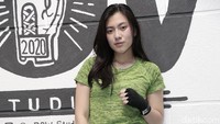 Dara berusia 25 tahun itu mendadak viral usai menjadi asisten dari Ashanty.