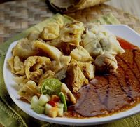 Sore Ini Bisa Ngemil Batagor Berbumbu Kacang di 5 Tempat Ini