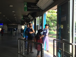 Bus Normal, Tidak Ada Antrean Panjang di Halte TransJ Ragunan dan Puri Beta