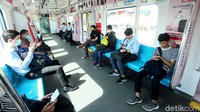 Namun Pemprov DKI Jakarta tetap melakukan beberapa kebijakan untuk menangkal corona di angkutan umum. Salah satunya pembatasan jumlah penumpang dalam rangkaian MRT, LRT, dan TransJakarta.