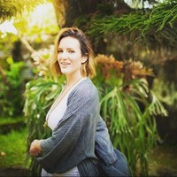 Mercedes Michaels mengungkapkan rahasia yang ia simpan selama hampir 20 tahun mengenai profesinya. Selain menjadi model, penata rambut, dan kini menjadi penulis yang sukses, Mercedes juga bekerja sebagai penari striptis. Foto: Instagram