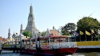 Wisata Wat Arun, Bangkok, yang biasanya didatangi banyak wisatawan dari China, sekarang sepi. Industri pariwisata ini sangat terpukul oleh wabah virus Corona. (Getty Images)