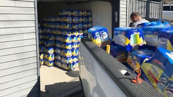 Orang Kanada ini menjual lagi tisu seharga USD 90. Foto: Bored Panda