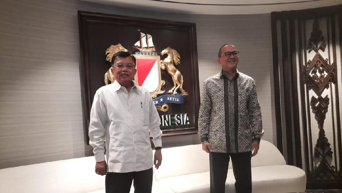 Ketua PMI, Jusuf Kalla (JK) menurunkan 3000 relawan untuk bantu tangani Corona.