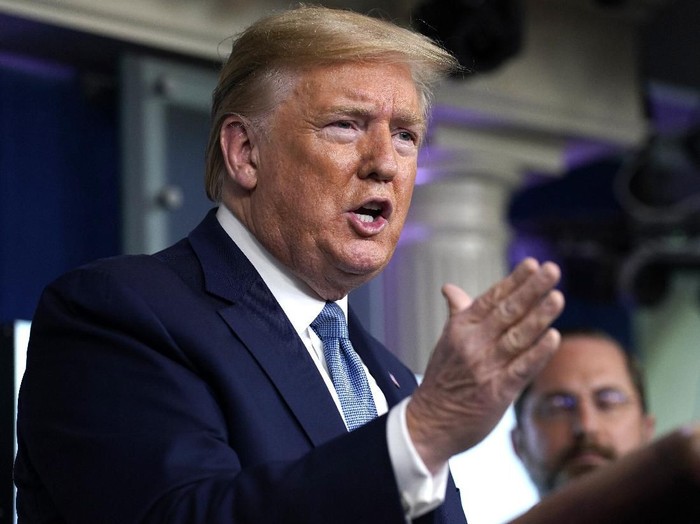 Presiden Amerika Serikat (AS) Donald Trump memprediksi kasus corona di AS akan berakhir pada bulan Juli. Kok bisa?