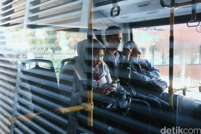 Pelayanan Busway di Terminal Pinang Ranti Kembali Normal PelayananΒ bus TransJakartaΒ reguler di Terminal Pinang Ranti, Jakarta Timur, Selasa (17/3/2020), kembali normal. Setelah sebelumnya sempat terjadi penumpukan penumpang karena pengurangan jam layanan akibat Pandemi Corona.