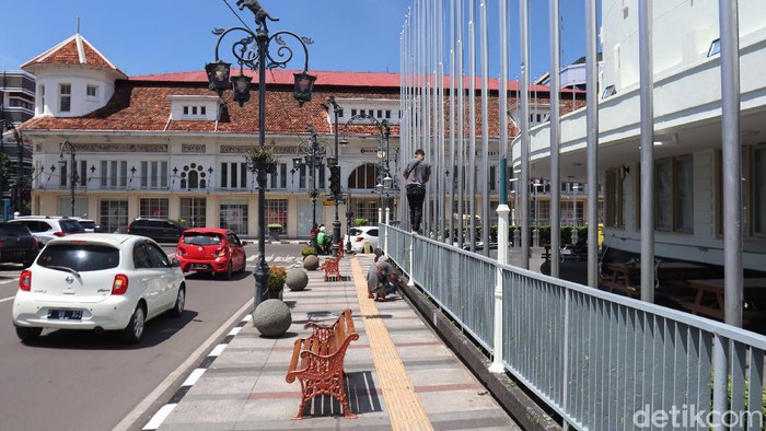 Gedung Merdeka yang berada di Jalan Raya Asia Afrika, Kota Bandung, Jawa Barat mulai bersolek menjelang Konferensi Asia Afrika ke-65.