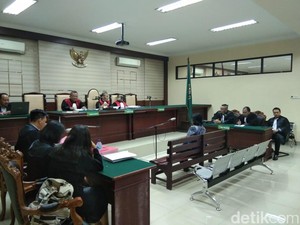 Korupsi Jasmas, 3 Mantan Anggota DPRD Surabaya Dituntut 3 Tahun