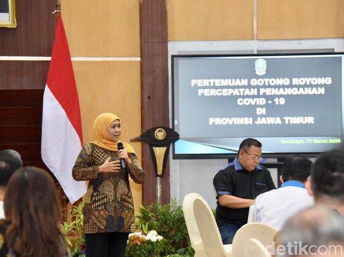 Enam pasien di Surabaya dinyatakan positif corona. Gubernur Khofifah Indar Parawansa membenarkan dan mengungkapkan kondisi enam pasien tersebut.