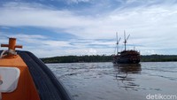 Kepala Sahbandar Pomako Husni Anwar mengatakan, kapal KM Damai membawa warga asing dari Sorong. Dia telah berkoordinasi dengan pihak terkait termasuk dengan KKP, Kepolisian, TNI untuk memeriksa para penumpang untuk pencegahan virus Corona.