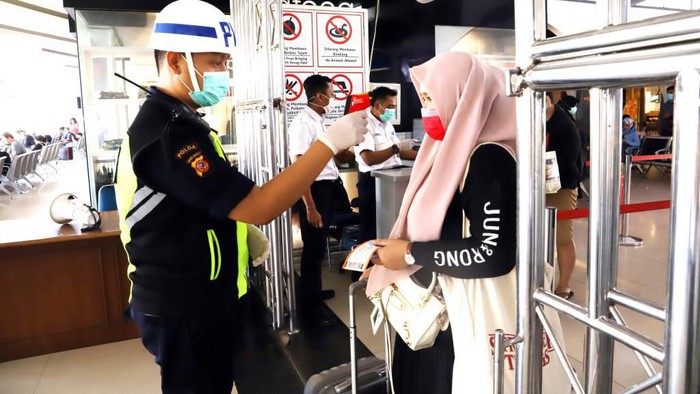 Screening Suhu Tubuh di PT Kereta Api Indonesia