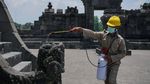 Candi Prambanan Disemprot Disinfektan