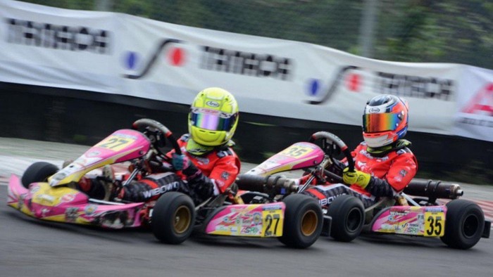 Tidak ada rencana Aditya Wibowo dan Calvin Wibowo turun di ajang seri 2 Kejurnas Gokart Eshark Rok Cup di Sentul International Karting Circuit, Bogor. Malah juara!
