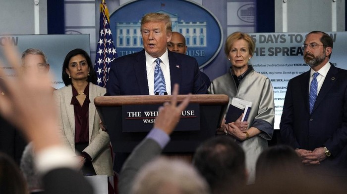 Presiden Amerika Serikat (AS) Donald Trump memprediksi kasus corona di AS akan berakhir pada bulan Juli. Kok bisa?