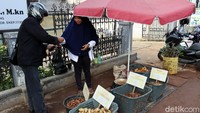 Meski demikian, Marni mengatakan, jahe merah sulit dicari di wilayah Kabupaten Bandung dan sekitarnya. Ia mendatangkan jahe merah langsung dari Sumedang dan Yogyakarta.