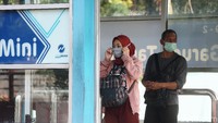 Tak tampak penampakan penumpang setelah jam layanan Bus TransJakarta kembali diberlakukan normal usai menyikapi pandemi Corona.
