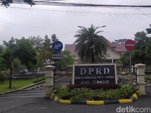 Anggaran Perjalanan Dinas di Cianjur Dialihkan untuk APD Paramedis
