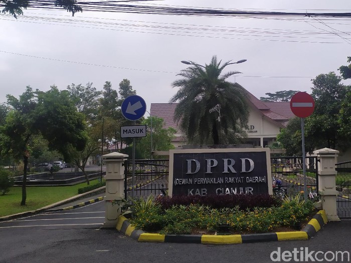 DPRD Cianjur mengecam direksi PDAM yang pelesiran ke Eropa