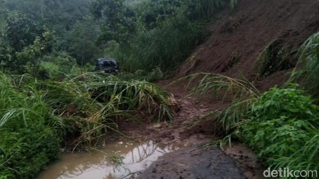 Dampak Hujan Deras di Boyolali, Jalan Putus Hingga Jembatan Miring
